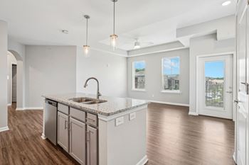 Open kitchens w/ island